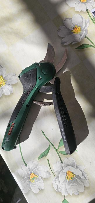 Акумулаторна лозарска ножица BOSCH EASY PRUNE 3.6V