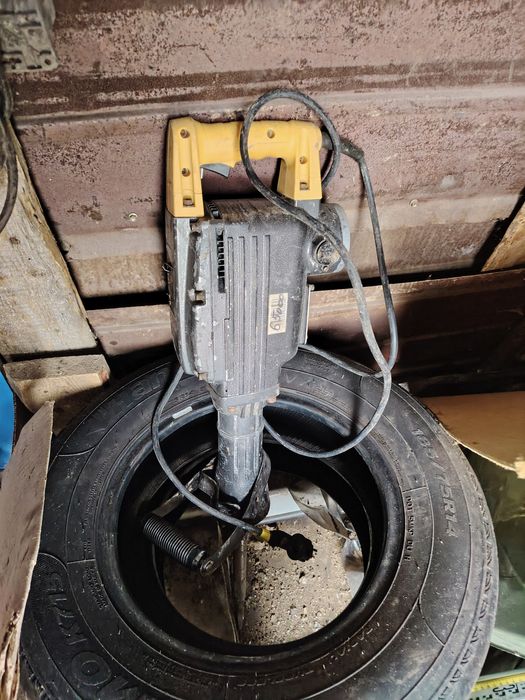 Продам отбойник, фирмы Теха нормальный рабочий инструмент.