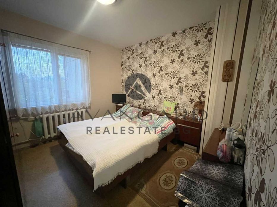 оф.24472 Тристаен обзаведен до Поликлиниката