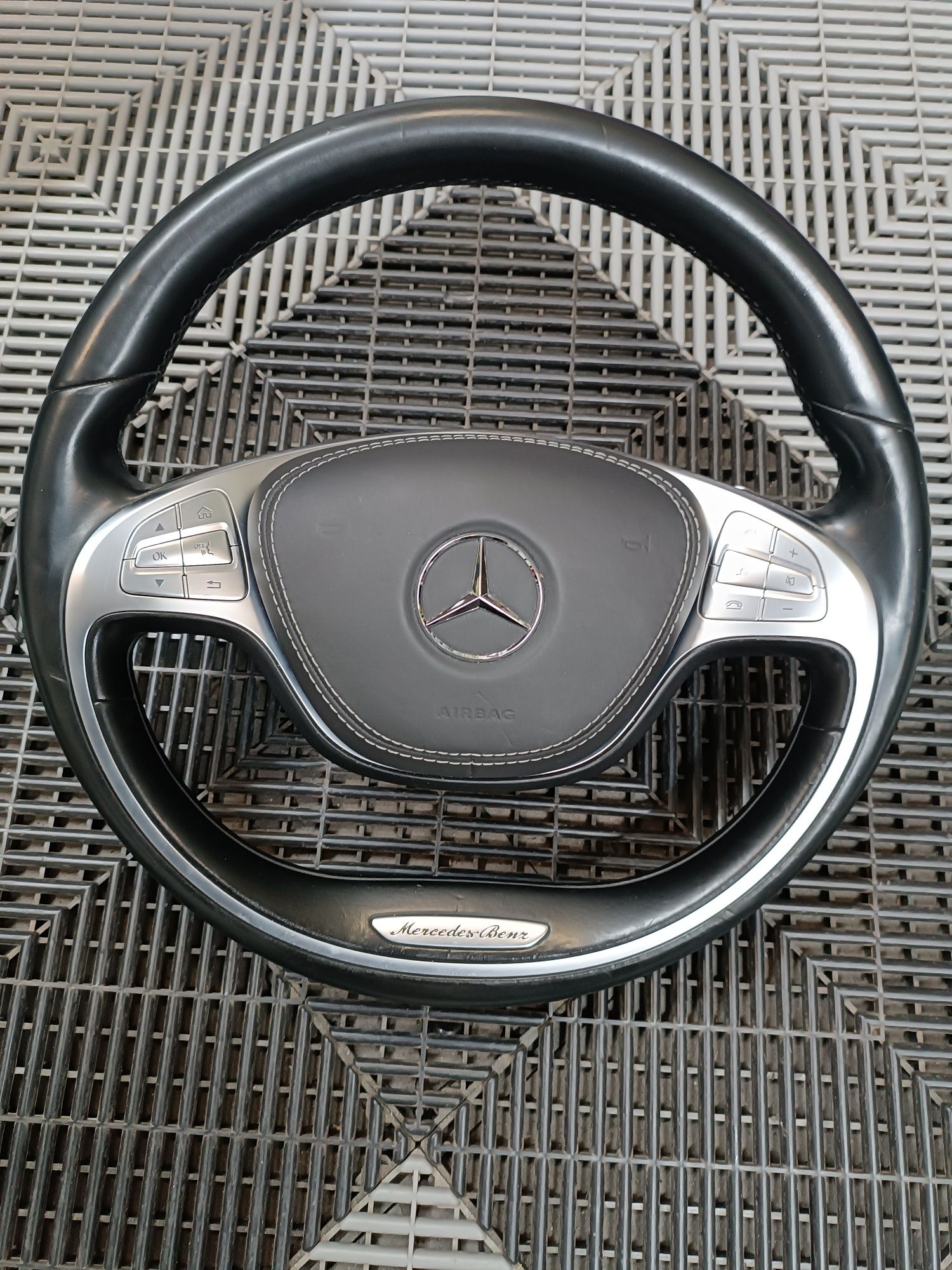 Мерцедес W205,W213, W206, W176, W177,W223 AMG - ОРИГИНАЛНИ волан+еърбе