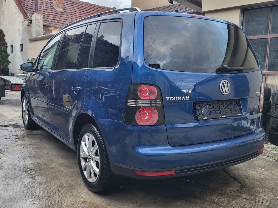 Touran Anul 2010 1.9 tdi 105cp BXE freestayler Navigație Xenon