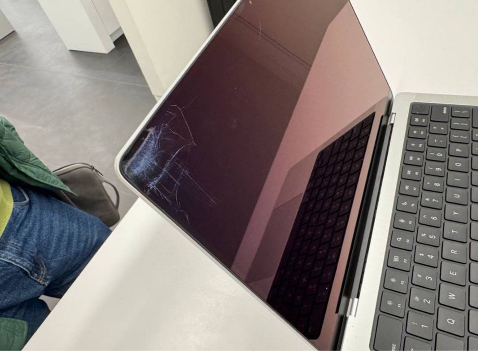 Продается Macbook Pro M4 Pro ОЗУ 24 Gb, память 512 Gb, батарейка 100%