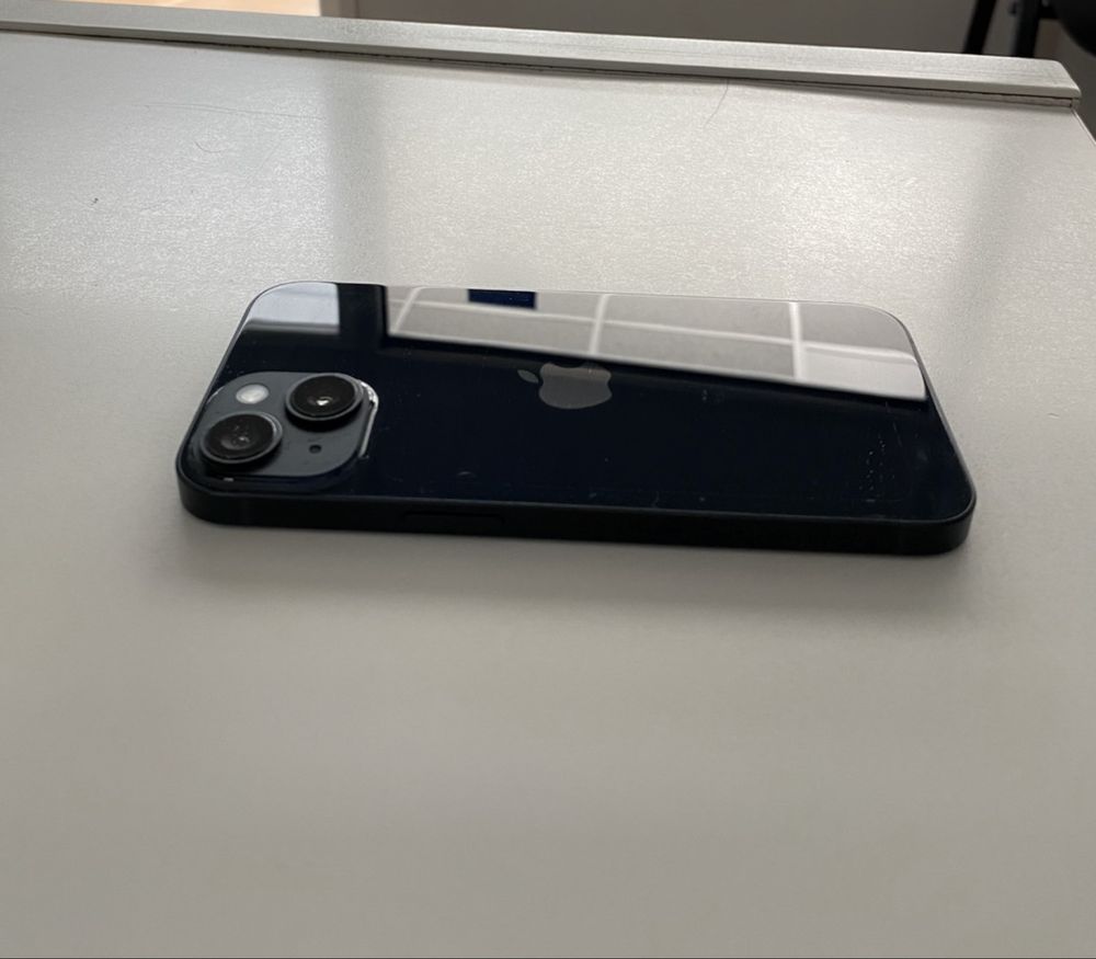 iPhone 14, 256 GB, Midnight Blue - запазен, с кутия и 10 кейса