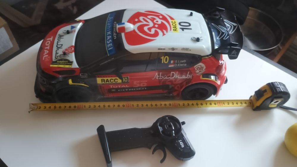 Mașinuță cu telecomandă