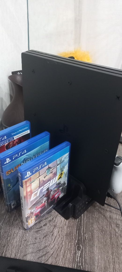 Продам PlayStation 4 PRO на 1TB