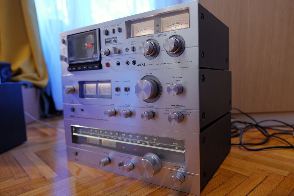 Linie audio Akai amplificator AT AM 2450 tuner deck casetofon GXC 715D