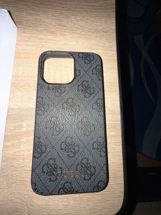 Husă Guess iPhone 15 Pro Max – Ca nouă