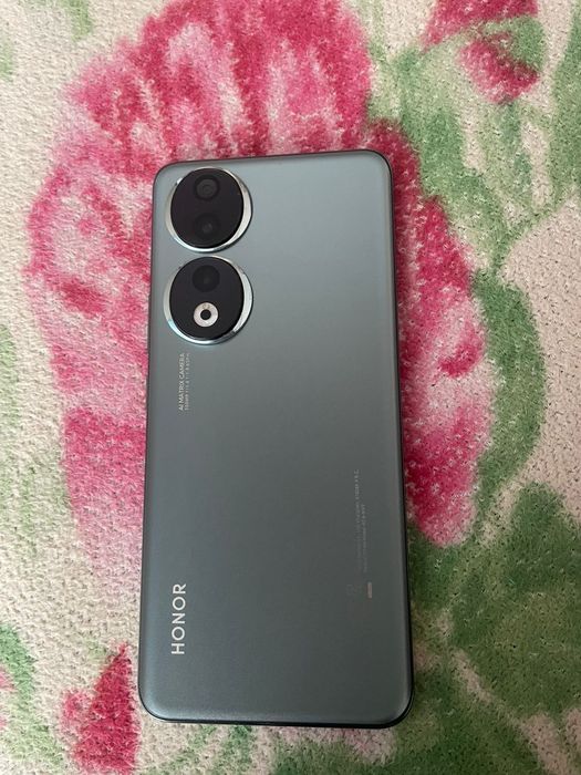 Продам телефон honor 90