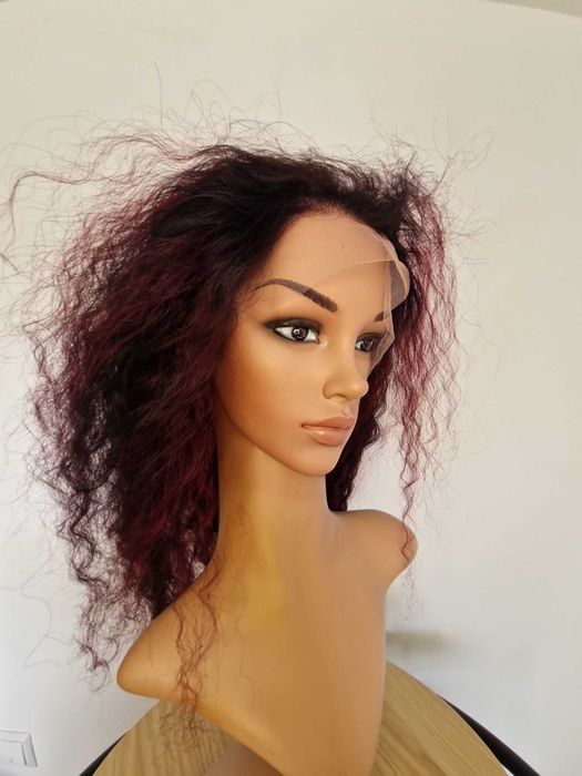 Естествена афро перука къдрава черна с тъмно червени бородо кичури