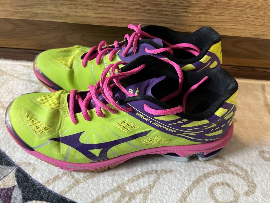 Mizuno - обувки за волейбол