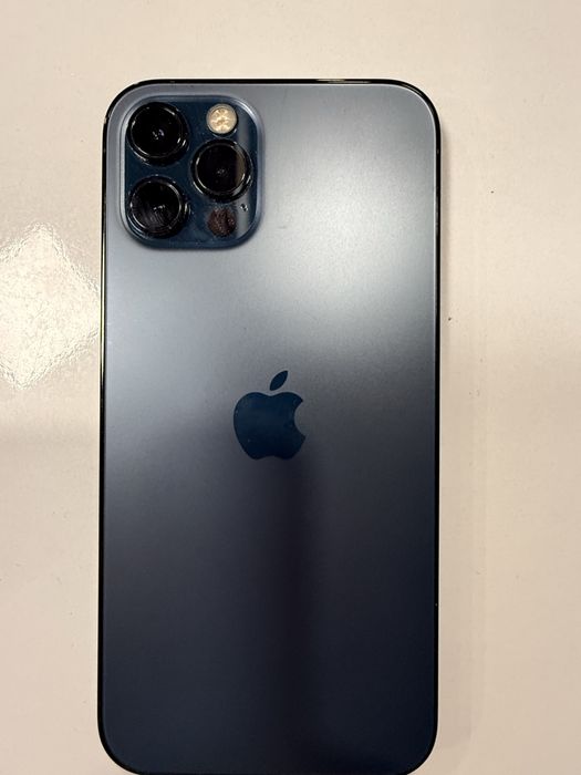 Iphone 12 Pro перфектен + аксесоари