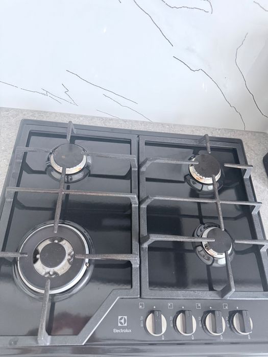 Продам б/у варочную поверхность Electrolux