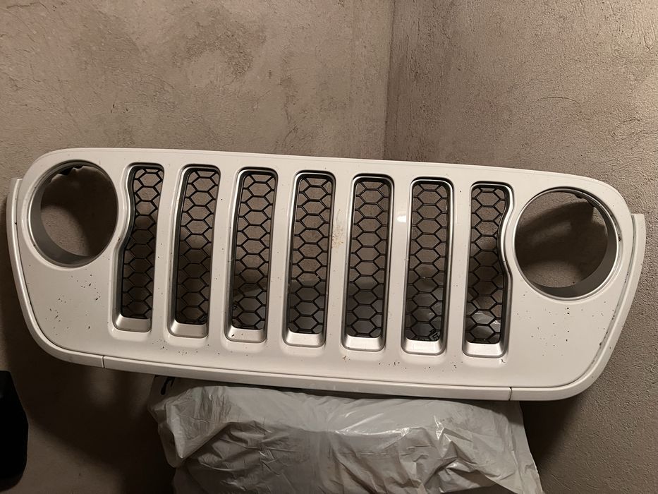Решетка Wrangler/Gladiator JL 2018+ оригинална