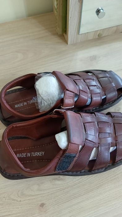 Продам мужские сандалии