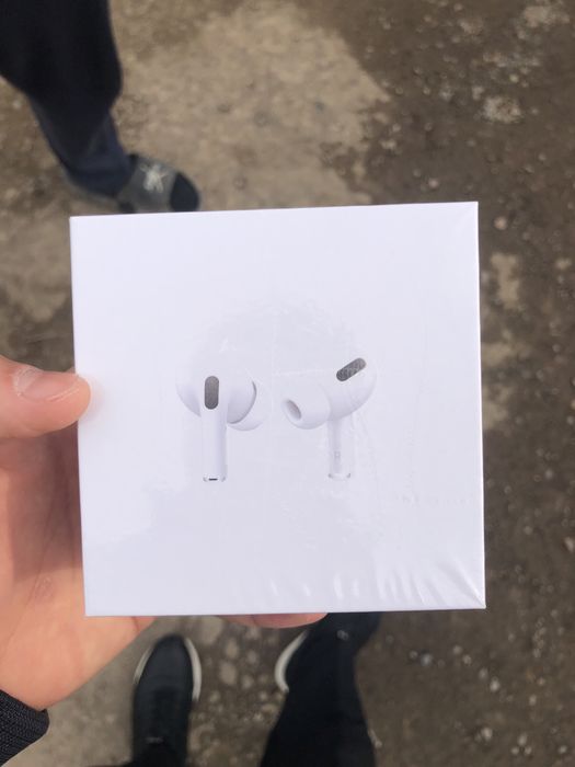 AirPods Pro 2 MagSafe Charging Case