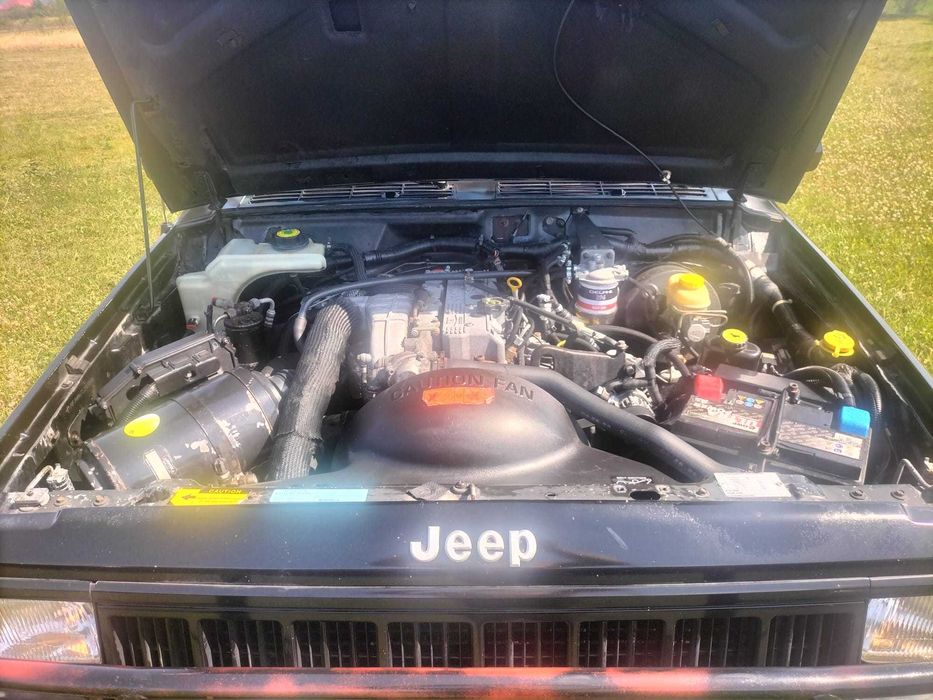 Jeep Cherokee 2.5 TD Autoutilitara