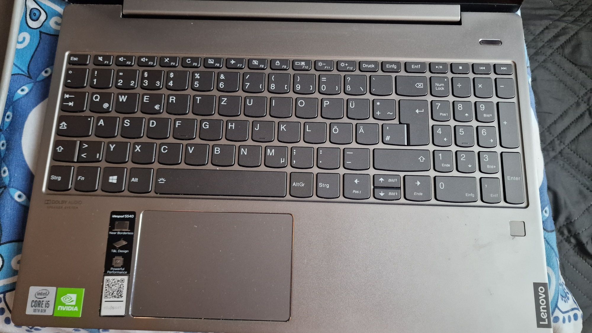Продавам лаптоп Lenovo ideapad s540-15IML