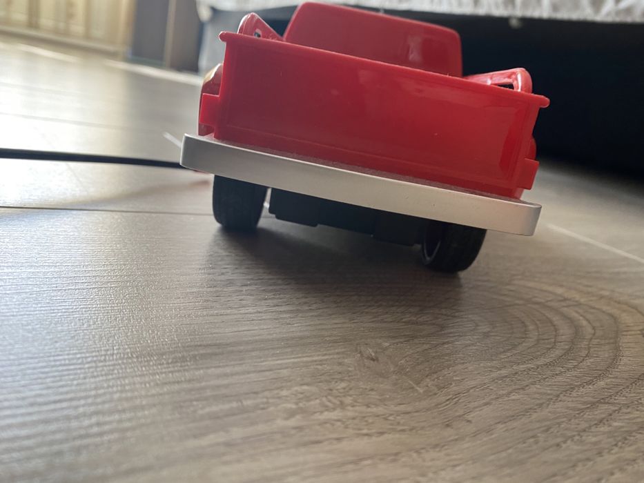Masina rosie cu telecomanda