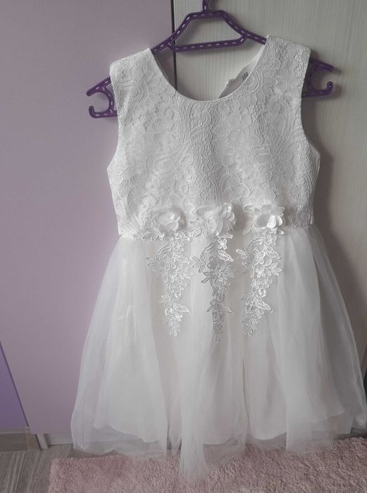 Бяла детска рокля