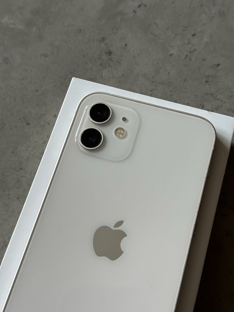I phone 12 - 64 gb - бял