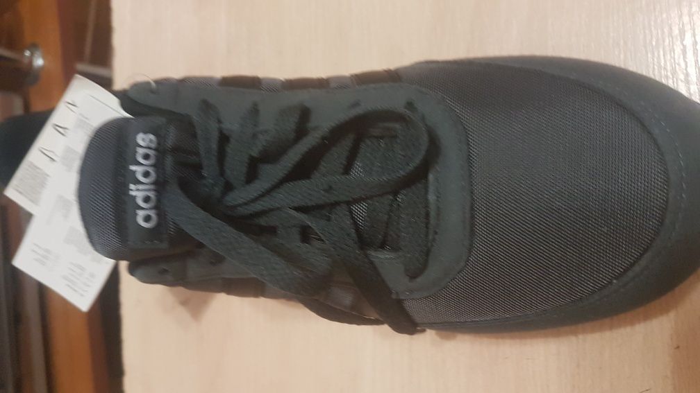 Продам крассовки adidas.