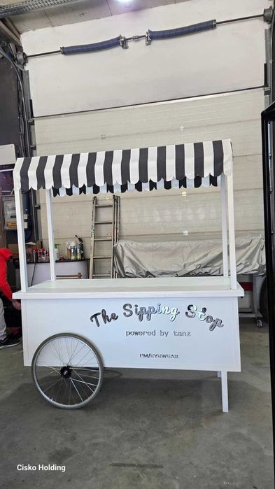 Mobilier comercial și standuri expoziționale – la comandă