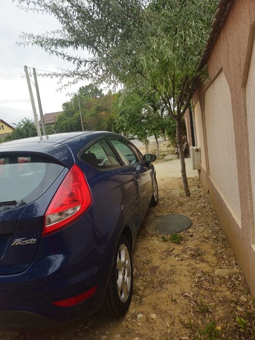 Vând Ford Fiesta