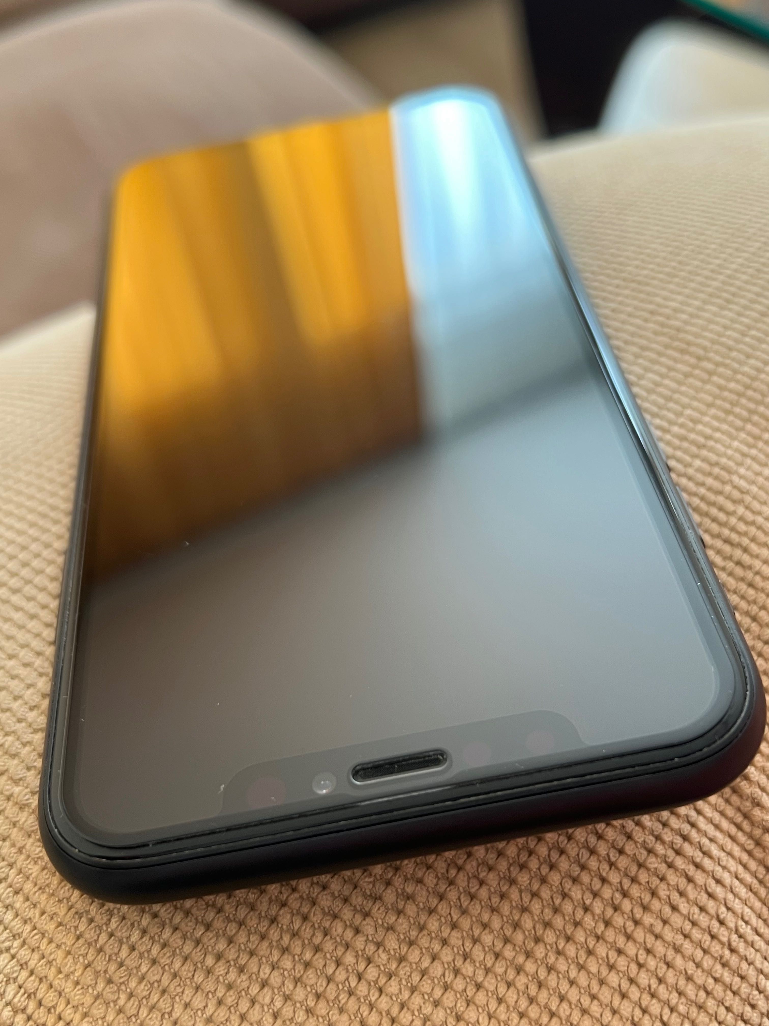 iPhone XR 128GB оригинално зарядно