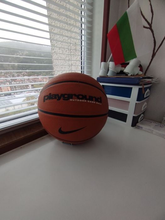 Баскетболни обувки  Zara и топкa