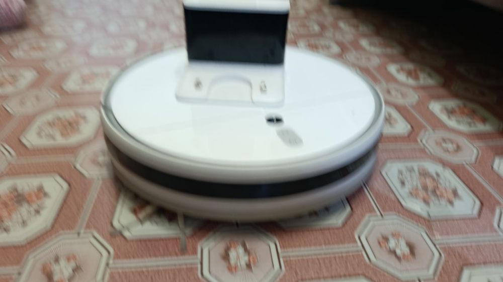 Робот пылесос рабочем состоянии