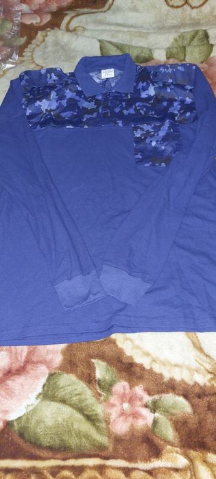 Vând ținută armată