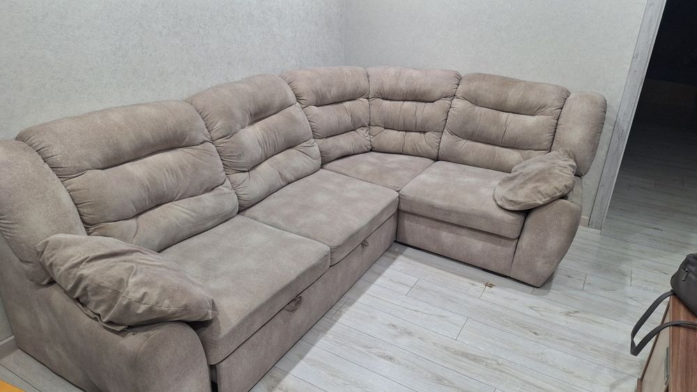 угловой диван в хорошем состоянии