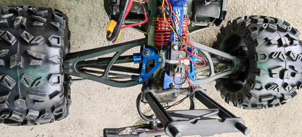 Traxxas summit 1/8