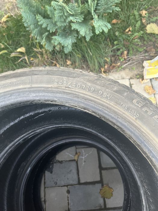Vand cauciucuri de iarna runflat.