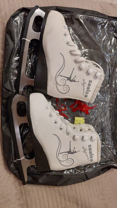 Коньки утепленные размер 28 НОВЫЕ