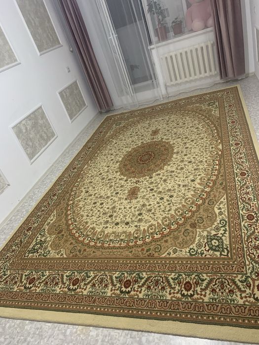 Ковер 2,5*4 м. Чистый