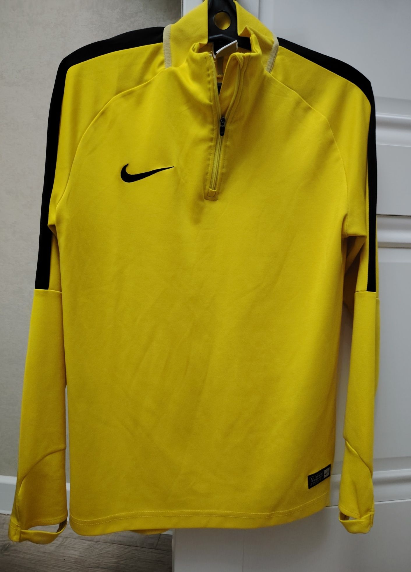 Продам спортивную кофту Nike