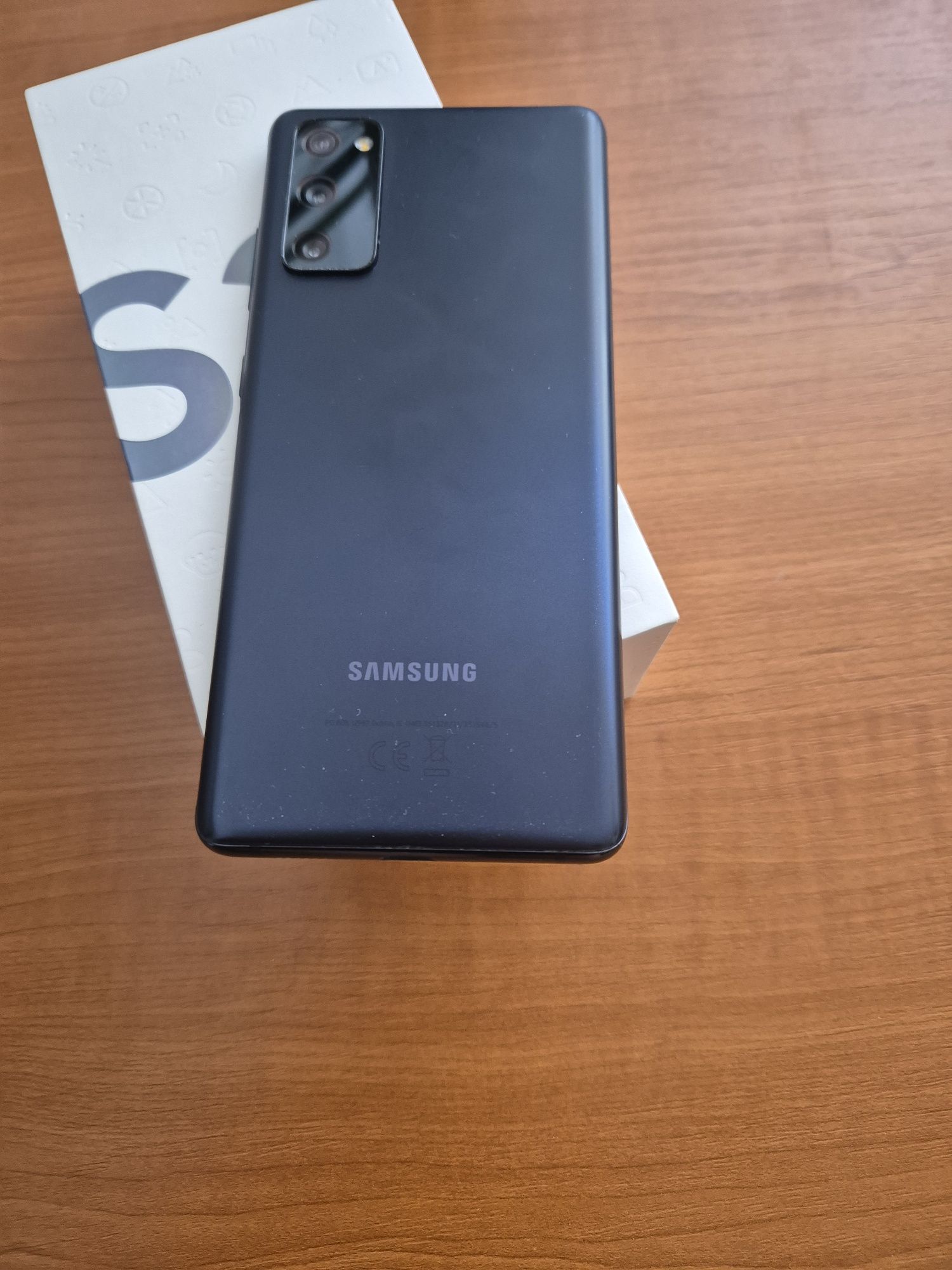 Vând Samsung S20FE 5G în stare excepțională