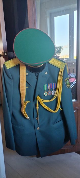 Продам повседневную и парадная форму в комплекте