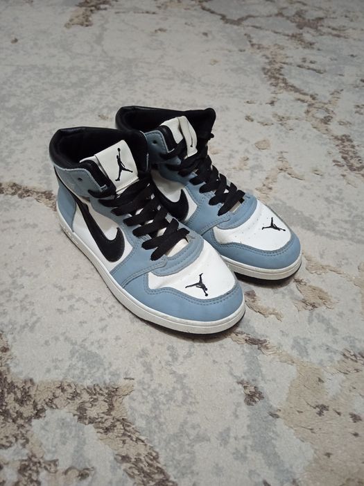 Air jordan krasofka sotiladi