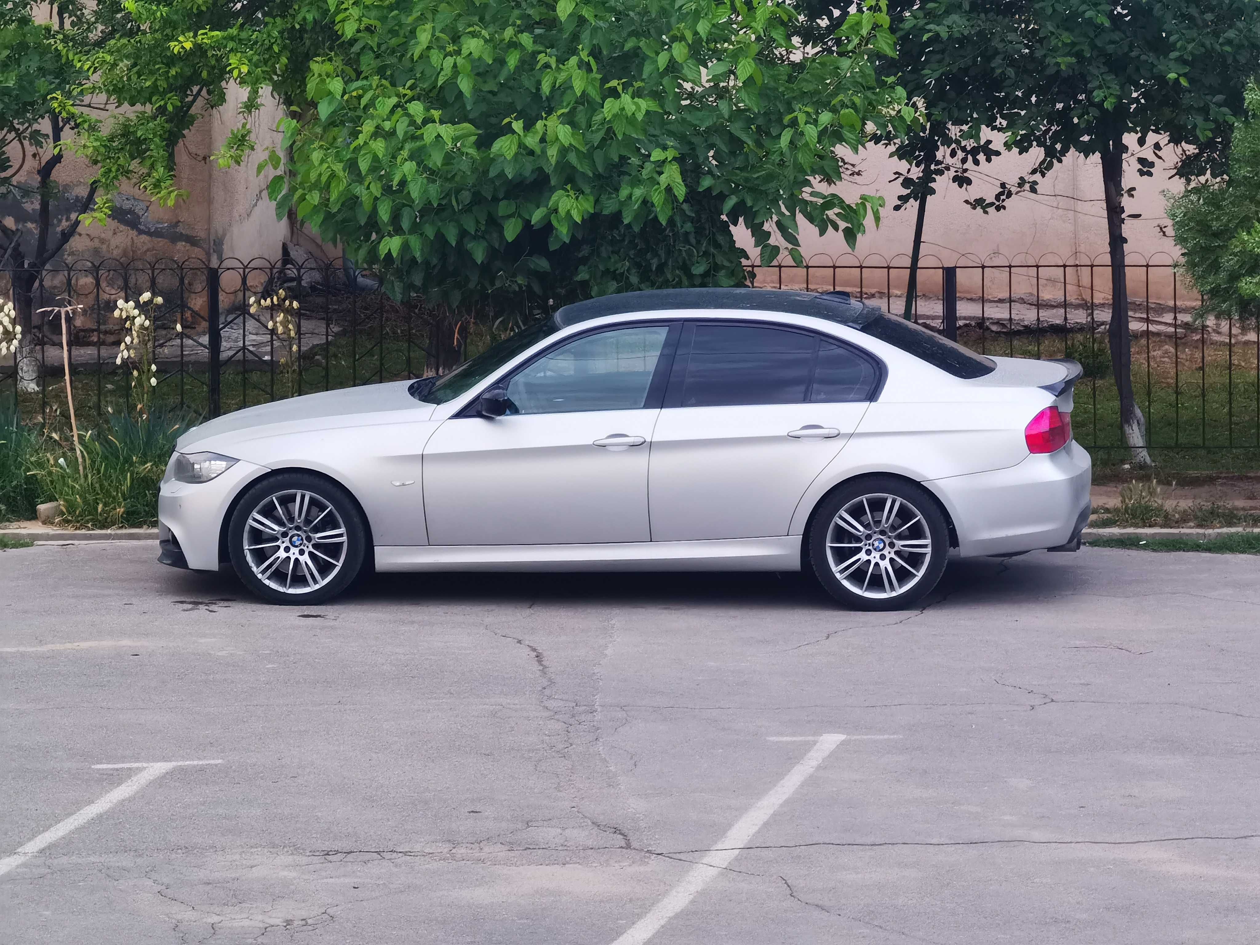 BMW e90 330i  M package