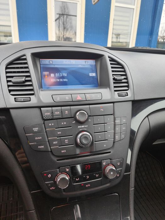 Vând Opel Insignia berlina 2011