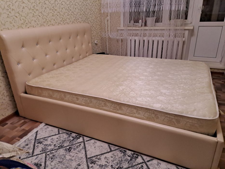 Продам кровать двуспальная.