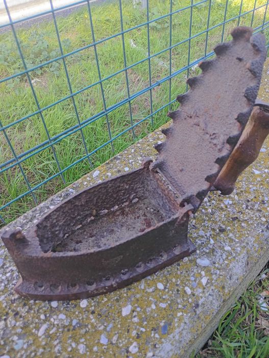 Ютия на жар . Много стара