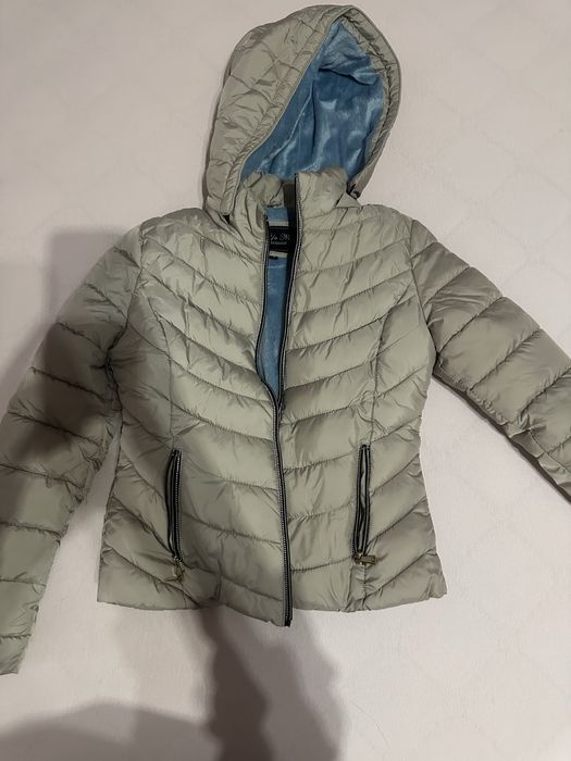 Зимно яке в бежов цвят