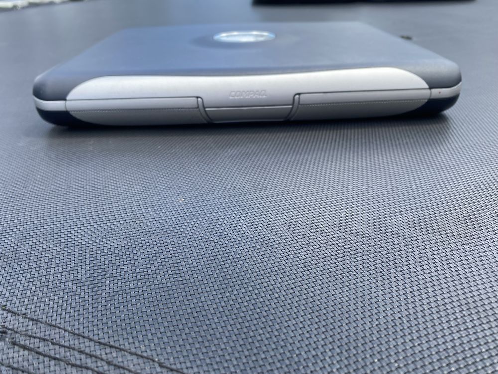 Vand laptop compaq presario 700