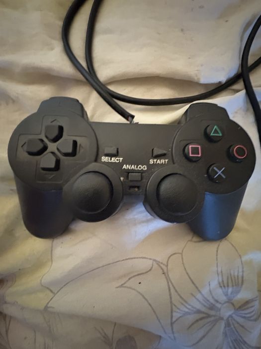 Playstation 2  с два джойстика и всички кабели