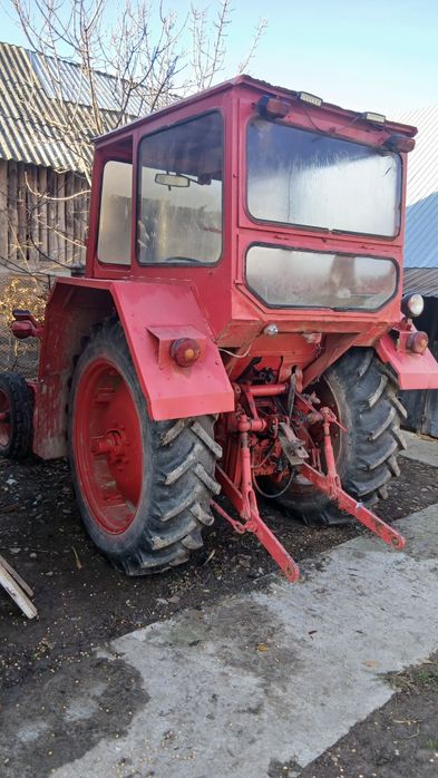De vânzare tractor utb 650 cu plug și remorcă rm2
