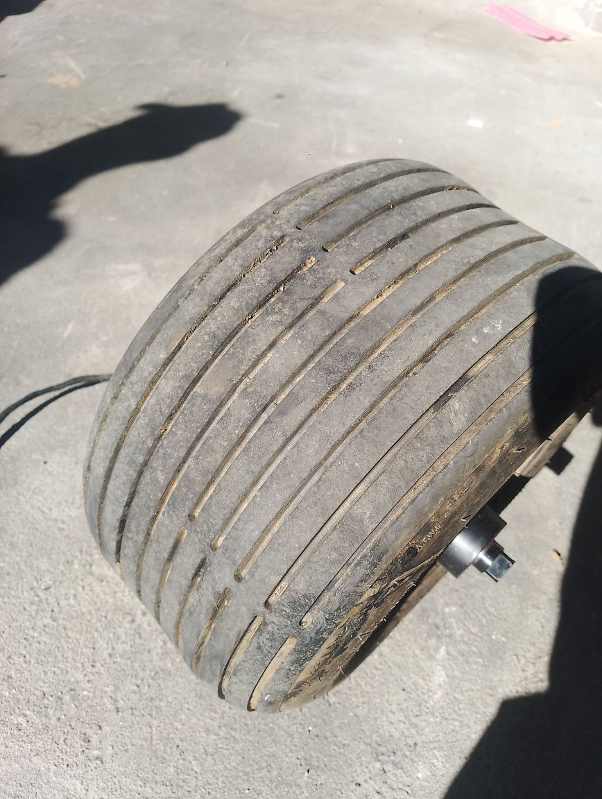 Гума 225/55/8 за електрически чопър Harley