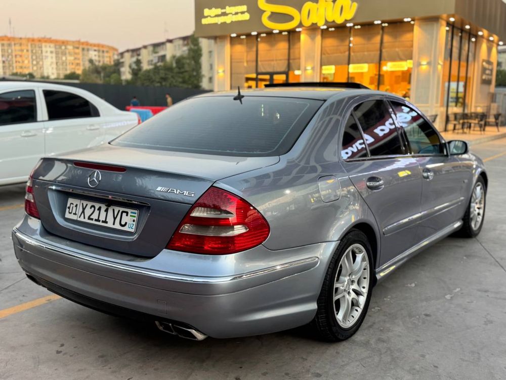 Mersedesbenz 211
